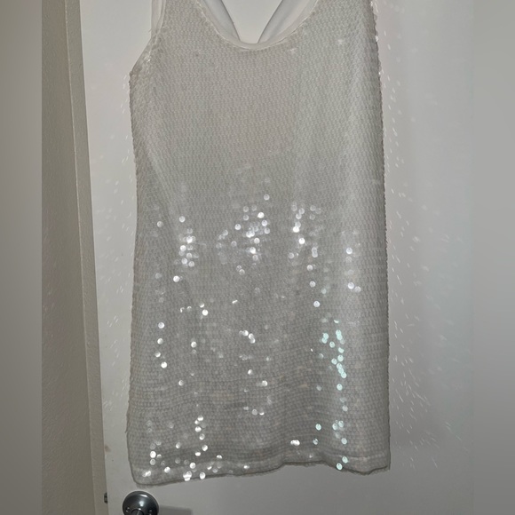 White dress - Picture 1 of 3